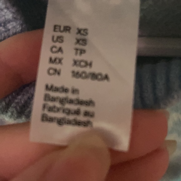 sweater - Picture 4 of 4